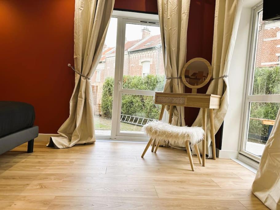 Loft O'chalet - 10 Min Gare - Parking Prive Apartment Amiens